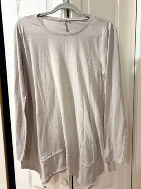 Easel Long-Sleeve Lightweight Top in Light Gray asymmetrical layered hemline